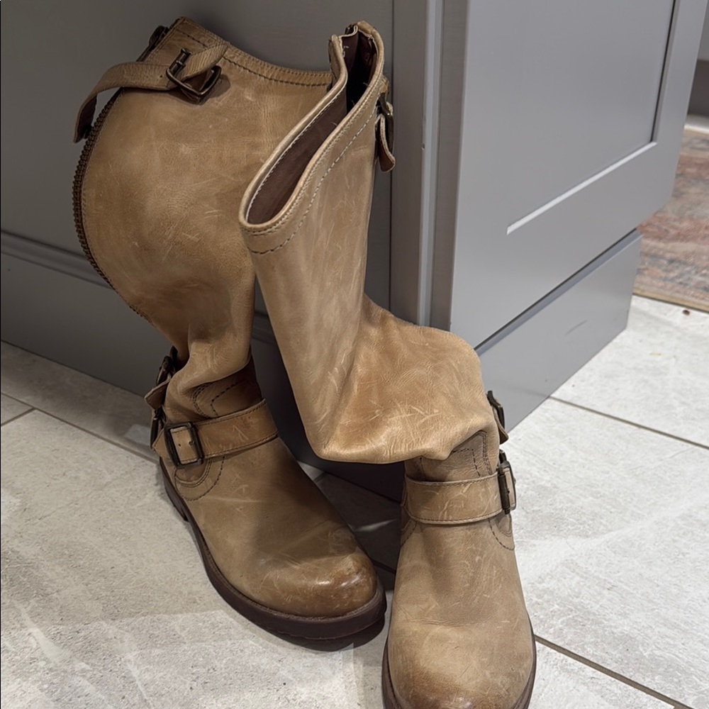 Taupe leather boot